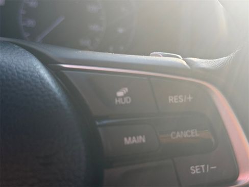 Used 2018 Honda Accord Touring image 30