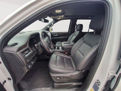 Used 2022 Chevrolet Tahoe Z71 w/ Luxury Package AWD/4WD image 15