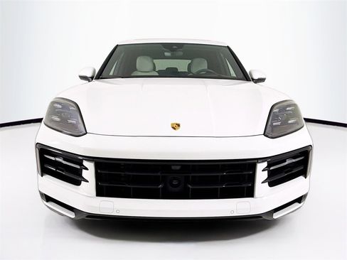 Certified 2024 Porsche Cayenne image 6