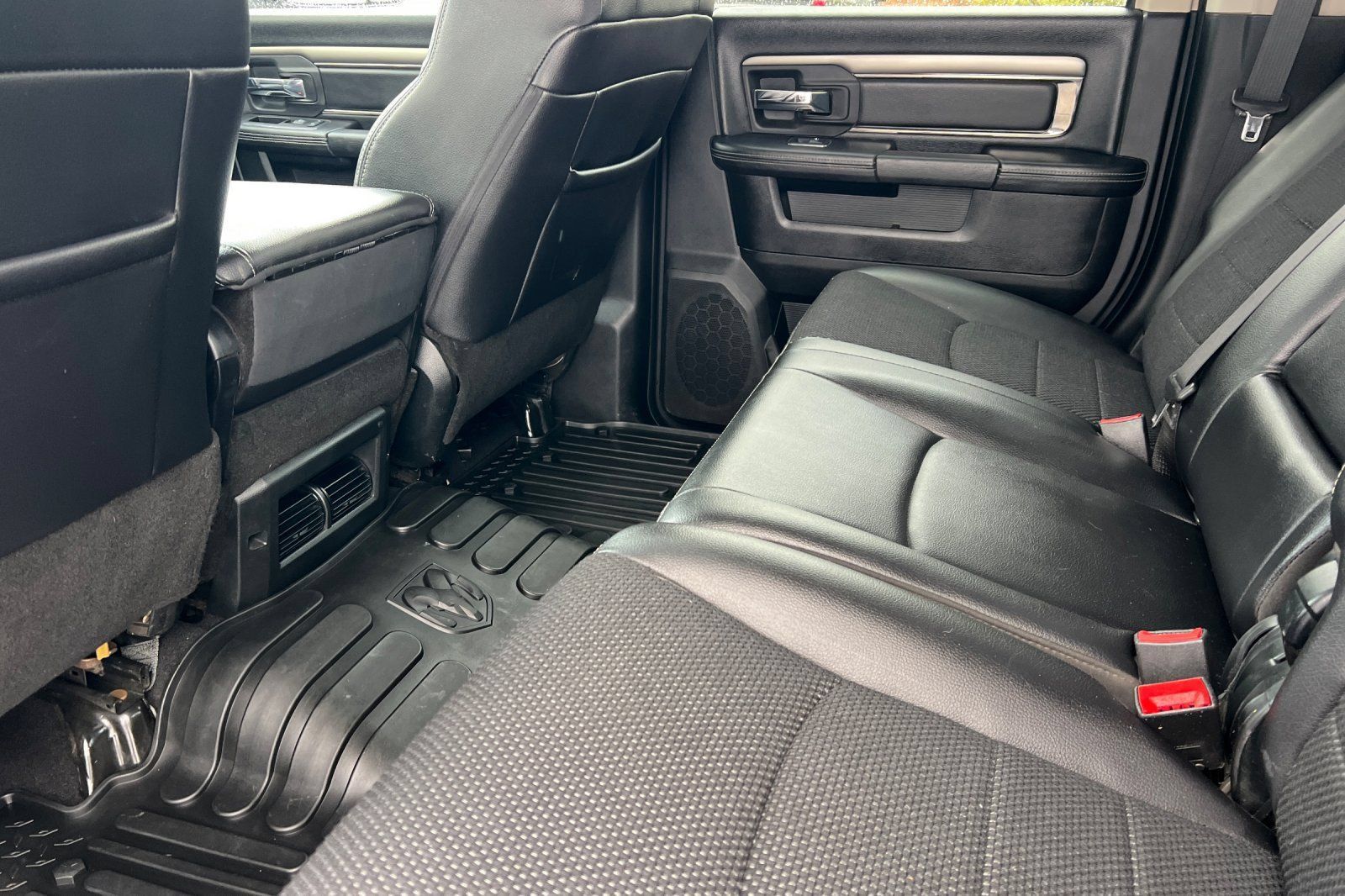 Used 2018 RAM 2500 Big Horn w/ Sport Appearance Group AWD/4WD image 9