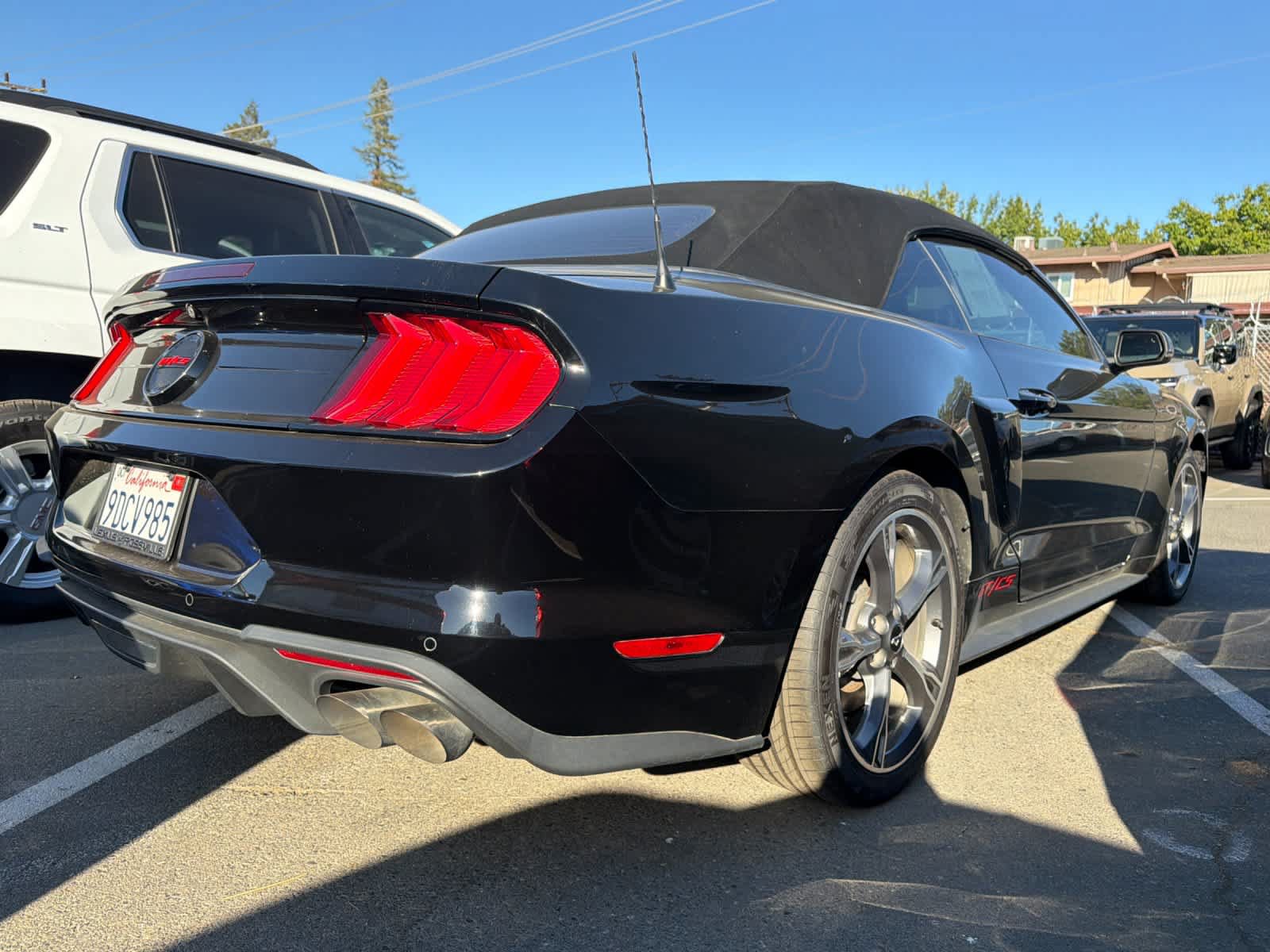 Used 2022 Ford Mustang GT Premium w/ Equipment Group 401A RWD image 2