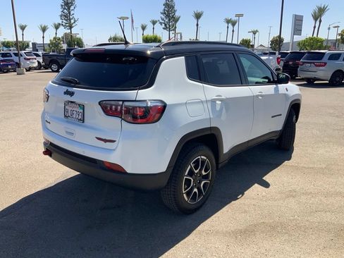 Certified 2024 Jeep Compass Trailhawk AWD/4WD image 9