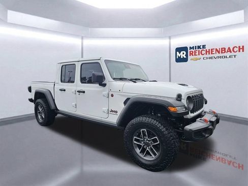 Used 2025 Jeep Gladiator Mojave w/ Technology Group AWD/4WD image 2