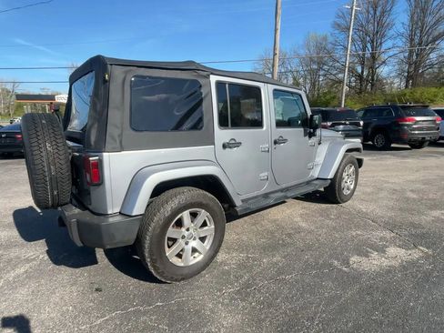 Used 2017 Jeep Wrangler Unlimited Sahara w/ Connectivity Group AWD/4WD image 8