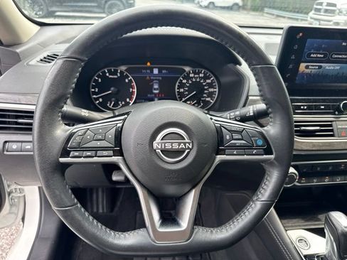 Used 2023 Nissan Altima 2.5 SV w/ SV Premium Package FWD image 9