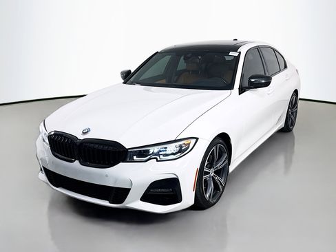 Used 2021 BMW 330i Sedan w/ M Sport Package RWD image 4
