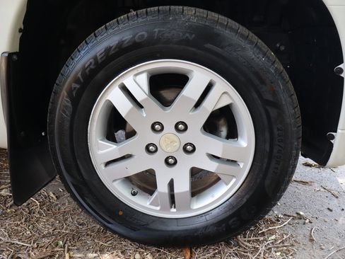 Used 2008 Mitsubishi Endeavor LS AWD/4WD image 41