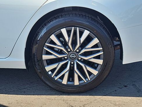 Used 2025 Nissan Altima 2.5 SV image 35