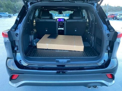 New 2026 Toyota Highlander XSE image 11