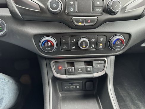 Used 2024 GMC Acadia AT4 w/ Luxury Package AWD/4WD image 13