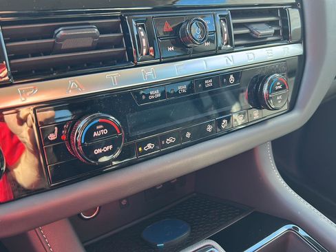 New 2026 Nissan Pathfinder SL AWD/4WD image 18