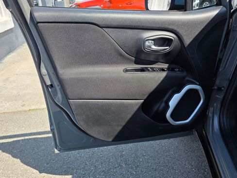 Used 2020 Jeep Renegade Latitude image 25