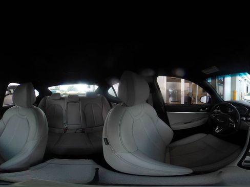 Used 2025 Genesis G70 2.5T image 42