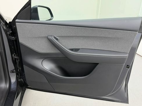Used 2026 Tesla Model Y 2WD image 27