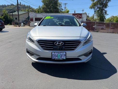 Used 2015 Hyundai Sonata Limited w/ Option Group 06 FWD image 2
