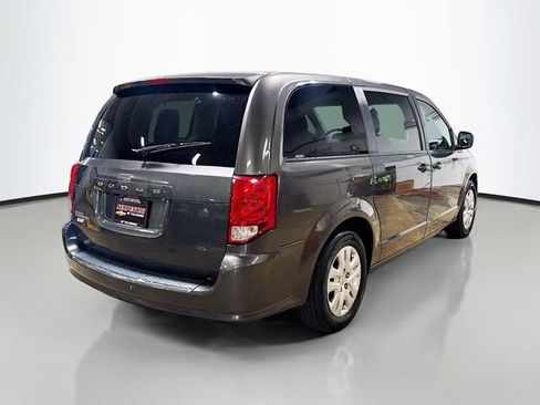Used 2018 Dodge Grand Caravan SE FWD image 5