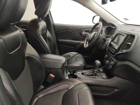 Used 2019 Jeep Cherokee Latitude Plus w/ Comfort/Convenience Group image 21