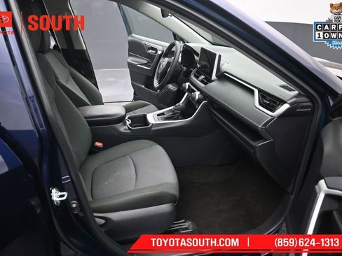 Used 2025 Toyota RAV4 XLE AWD/4WD image 29