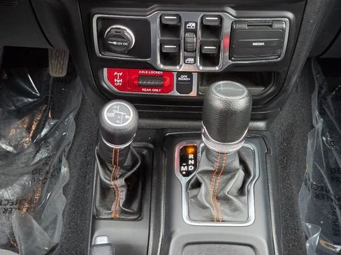 Used 2021 Jeep Gladiator Mojave AWD/4WD image 29