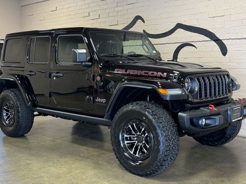 Used 2024 Jeep Wrangler Unlimited Rubicon AWD/4WD image 14