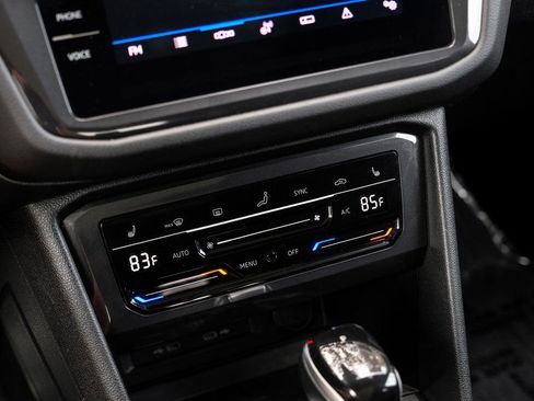 Used 2022 Volkswagen Tiguan SE image 35