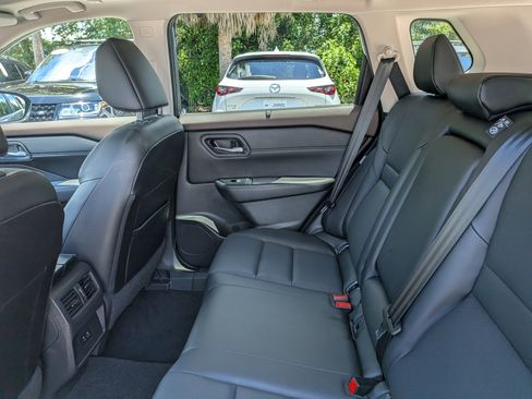 Used 2023 Nissan Rogue SV w/ SV Premium B Package FWD image 14