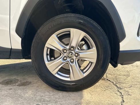 Used 2025 Toyota RAV4 XLE image 16