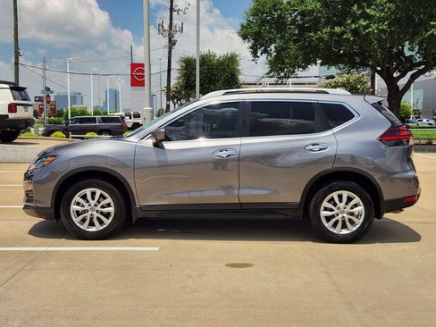 Used 2018 Nissan Rogue SV w/ Premium Package FWD image 4