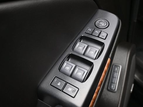 Used 2019 Chevrolet Tahoe Premier w/ Premier Plus Edition RWD image 28