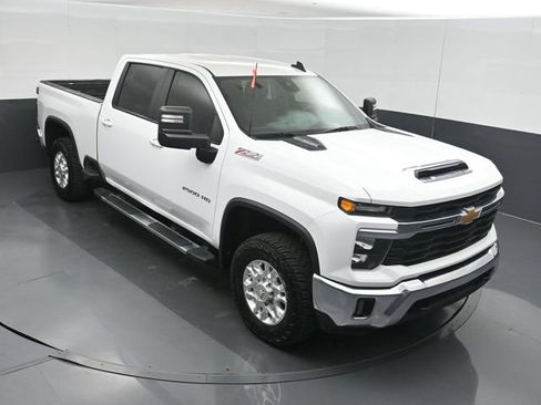 Used 2024 Chevrolet Silverado 2500 LT AWD/4WD image 33