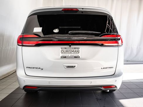 New 2026 Chrysler Pacifica Limited image 5