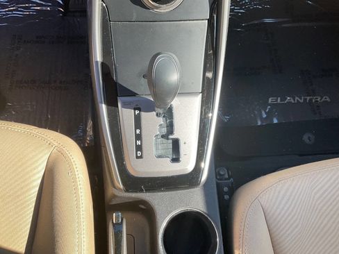 Used 2013 Hyundai Elantra GLS FWD image 17