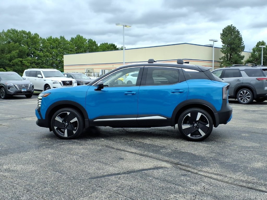 Used 2025 Nissan Kicks SR w/ Illumination Package AWD/4WD image 8