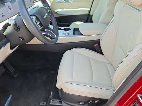 Certified 2026 Genesis GV70 2.5T Advanced AWD/4WD image 15