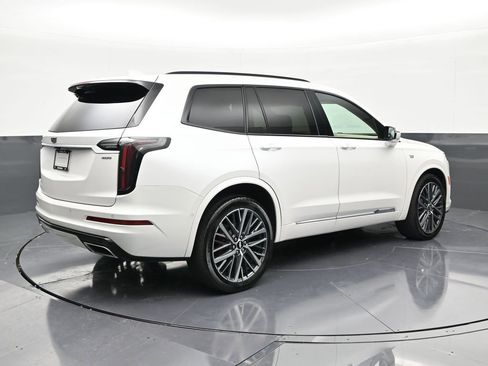 Certified 2022 Cadillac XT6 Sport w/ Platinum Package AWD/4WD image 5
