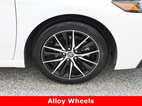 Used 2024 Toyota Camry SE image 5