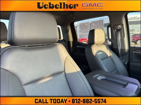 Used 2025 GMC Sierra 1500 SLT image 4