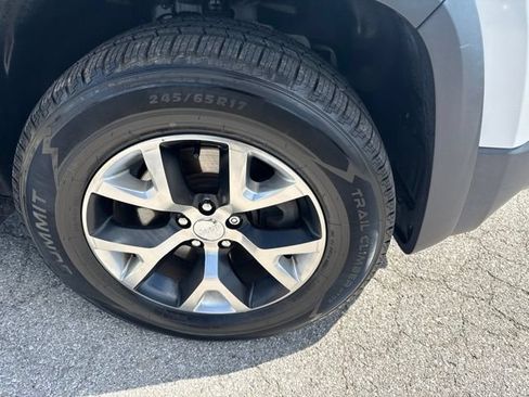 Used 2014 Jeep Cherokee Trailhawk w/ Leather Interior Group AWD/4WD image 5