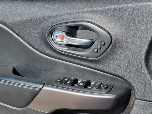 Used 2020 Jeep Cherokee Limited image 15