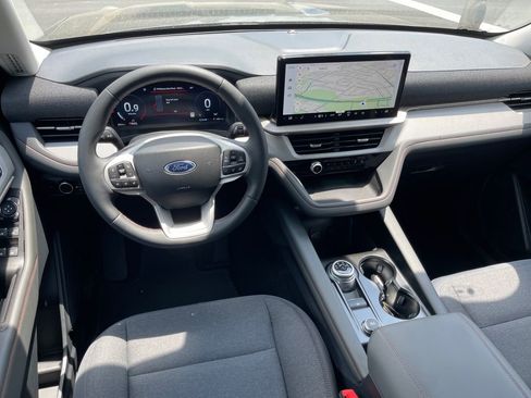 New 2026 Ford Explorer Active RWD image 3
