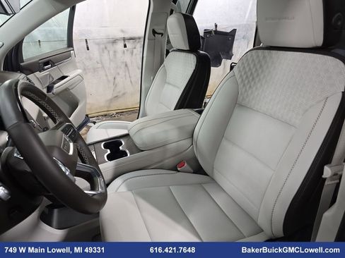 Used 2024 GMC Acadia Denali w/ Super Cruise Package image 17