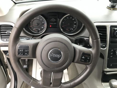 Used 2012 Jeep Grand Cherokee Laredo w/ Laredo E Group image 11