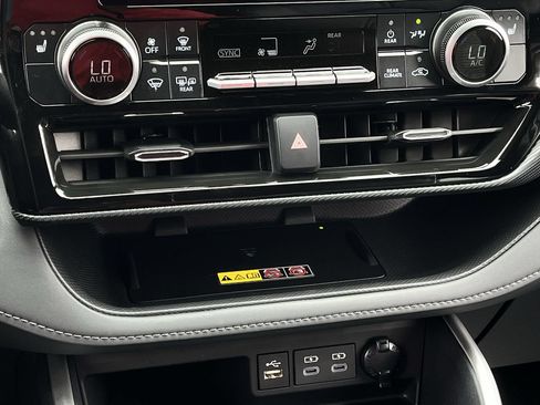 Used 2025 Toyota Highlander XSE AWD/4WD image 18