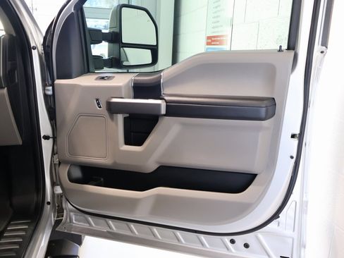 Used 2019 Ford F250 XLT image 32