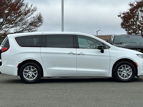 New 2026 Chrysler Voyager LX image 3