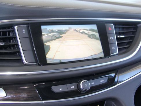 Used 2018 Buick Enclave Premium FWD image 16