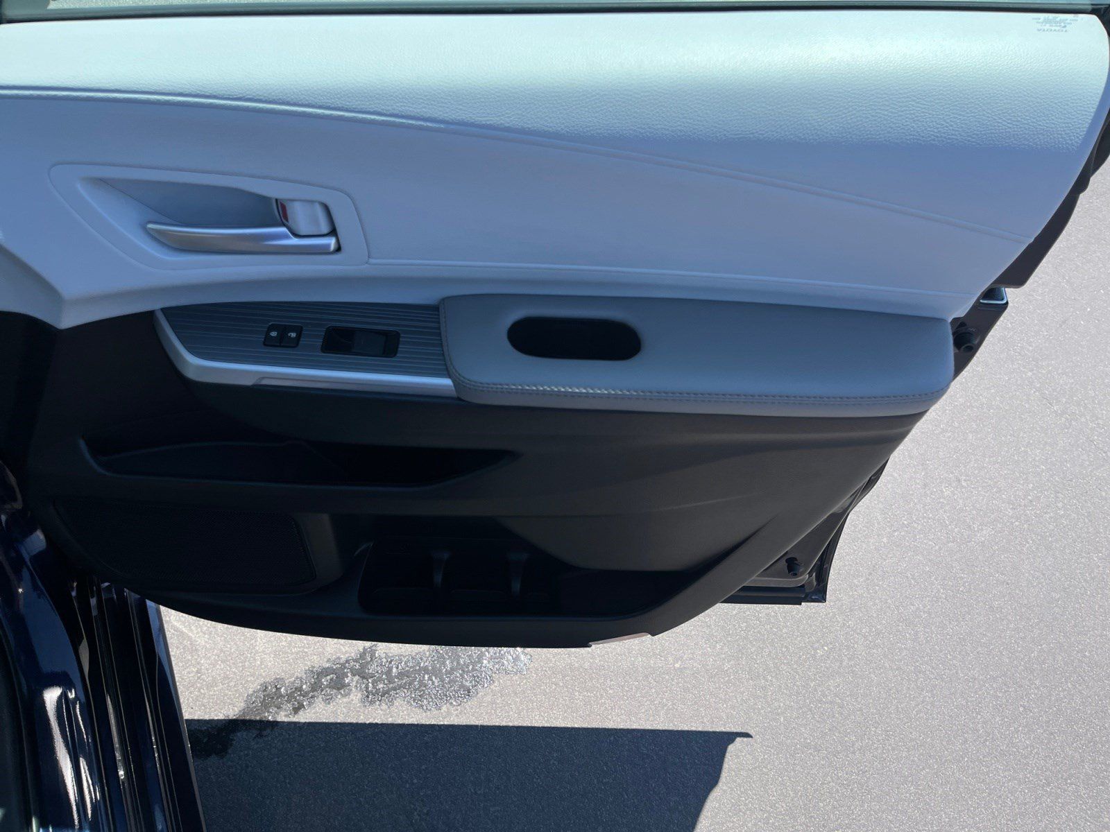 Certified 2026 Toyota Sienna XLE FWD image 28