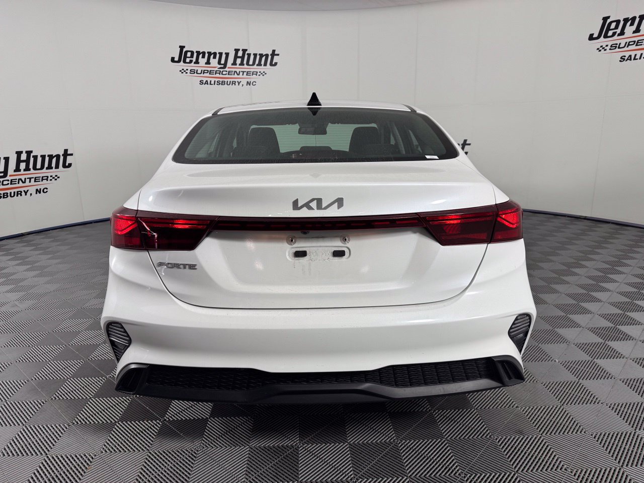 Used 2024 Kia Forte LXS FWD image 8