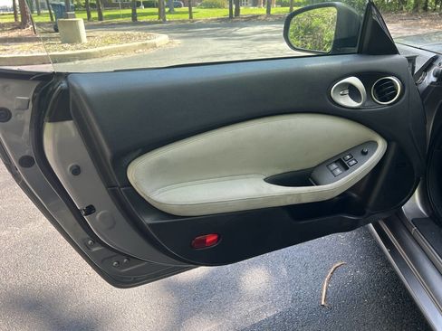 Used 2009 Nissan 370Z Touring w/ Sport Pkg RWD image 20