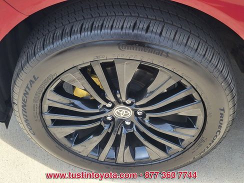 Certified 2023 Toyota Venza Nightshade AWD/4WD image 9
